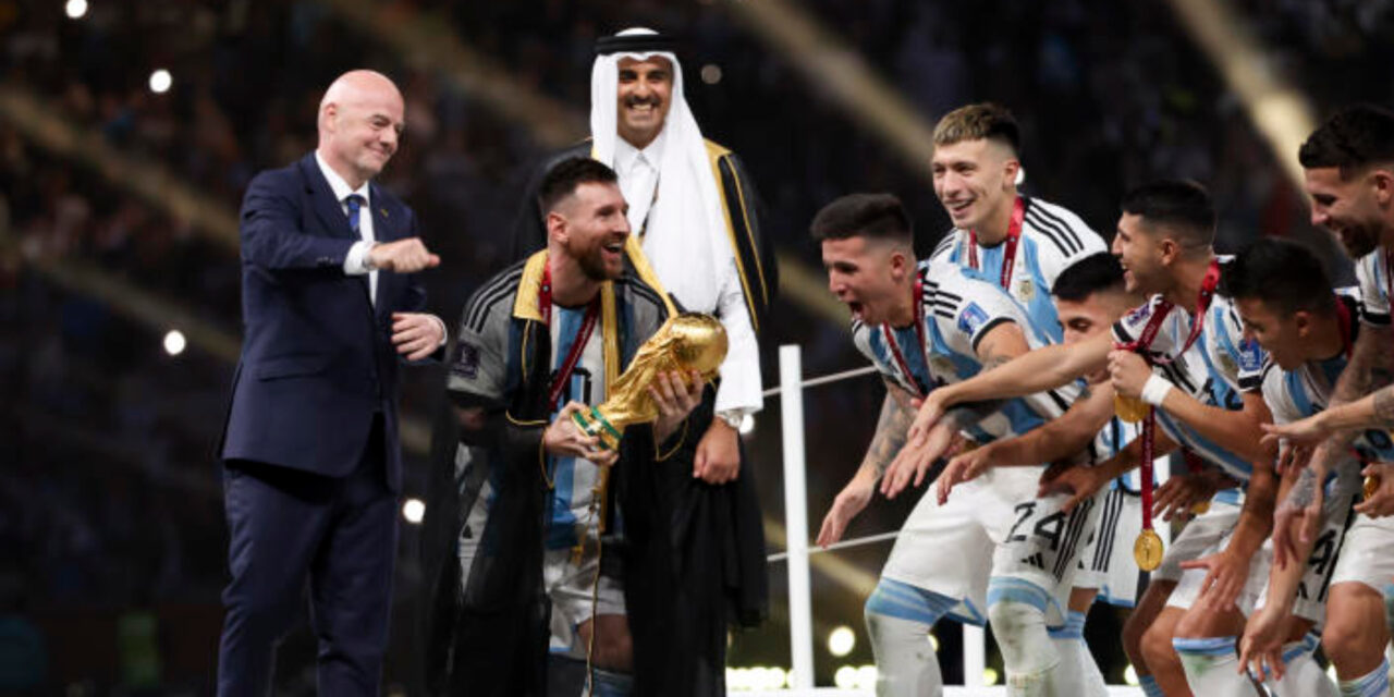 Messi y el lujoso atuendo que utilizó para levantar la Copa del Mundo Qatar 2022