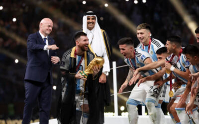 Messi y el lujoso atuendo que utilizó para levantar la Copa del Mundo Qatar 2022