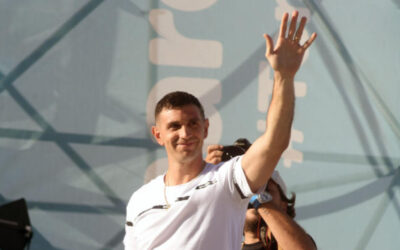 Dibu Martínez recibido como héroe en Mar de Plata: 150 mil personas presentes