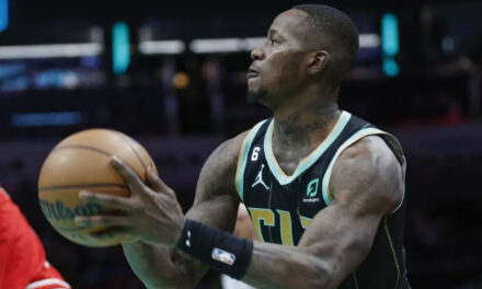 Con ayuda de Rozier y Plumlee, Hornets vencen 111-96 a Bulls