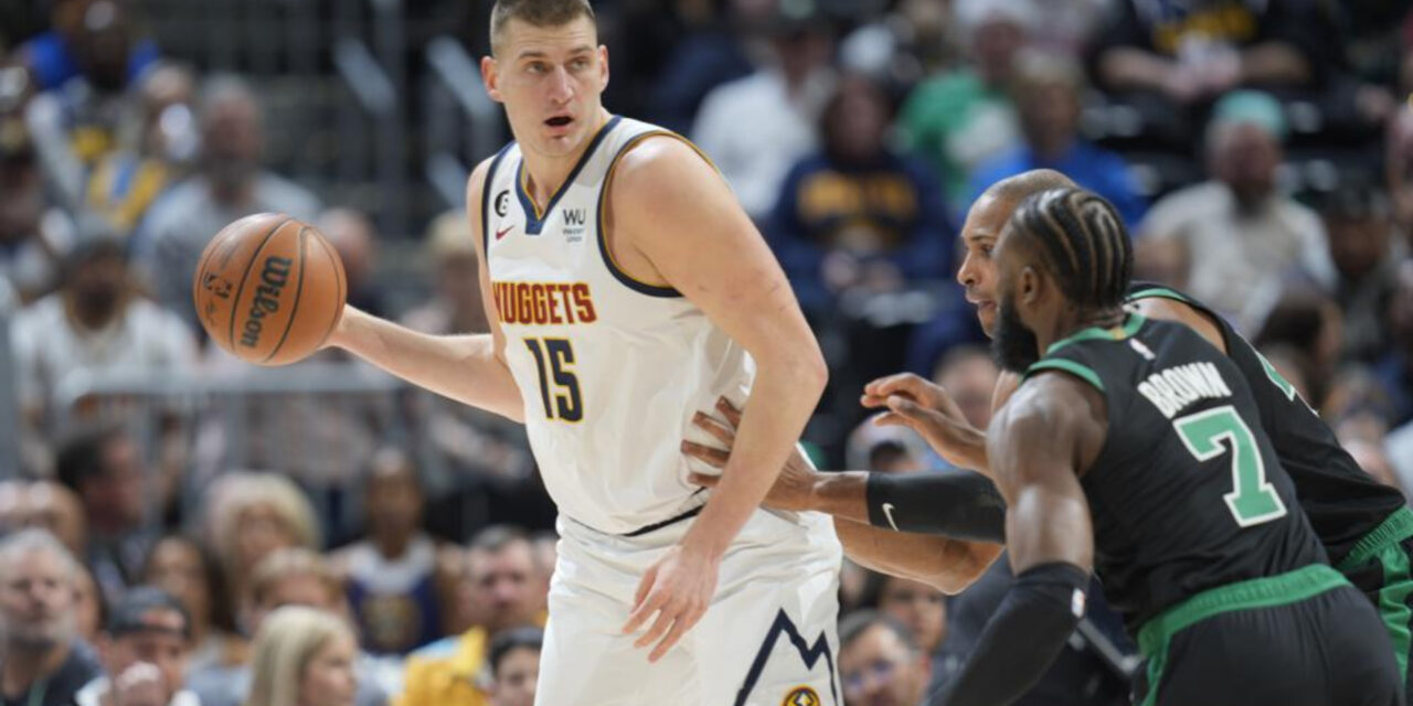 Nuggets vencen 123-111 a Celtics; Jokic logra triple doble