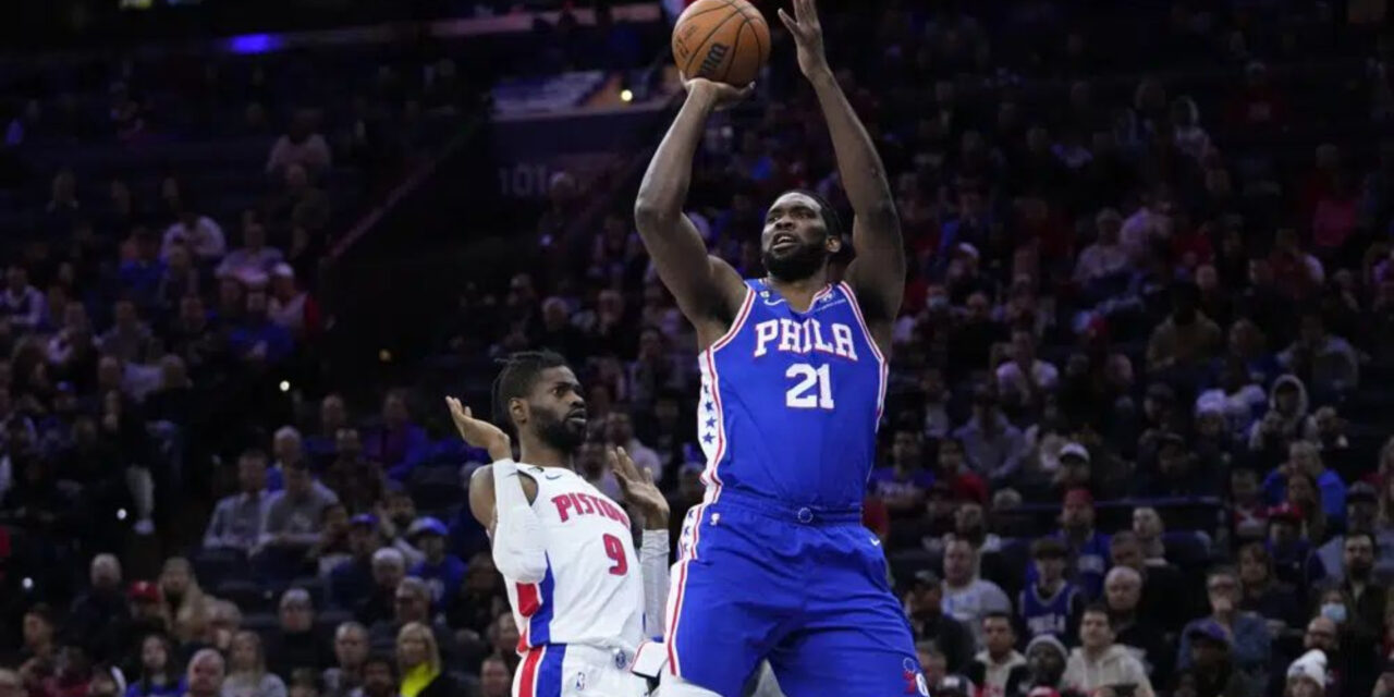 Embiid regresa encendido, 76ers aplastan a los Pistons