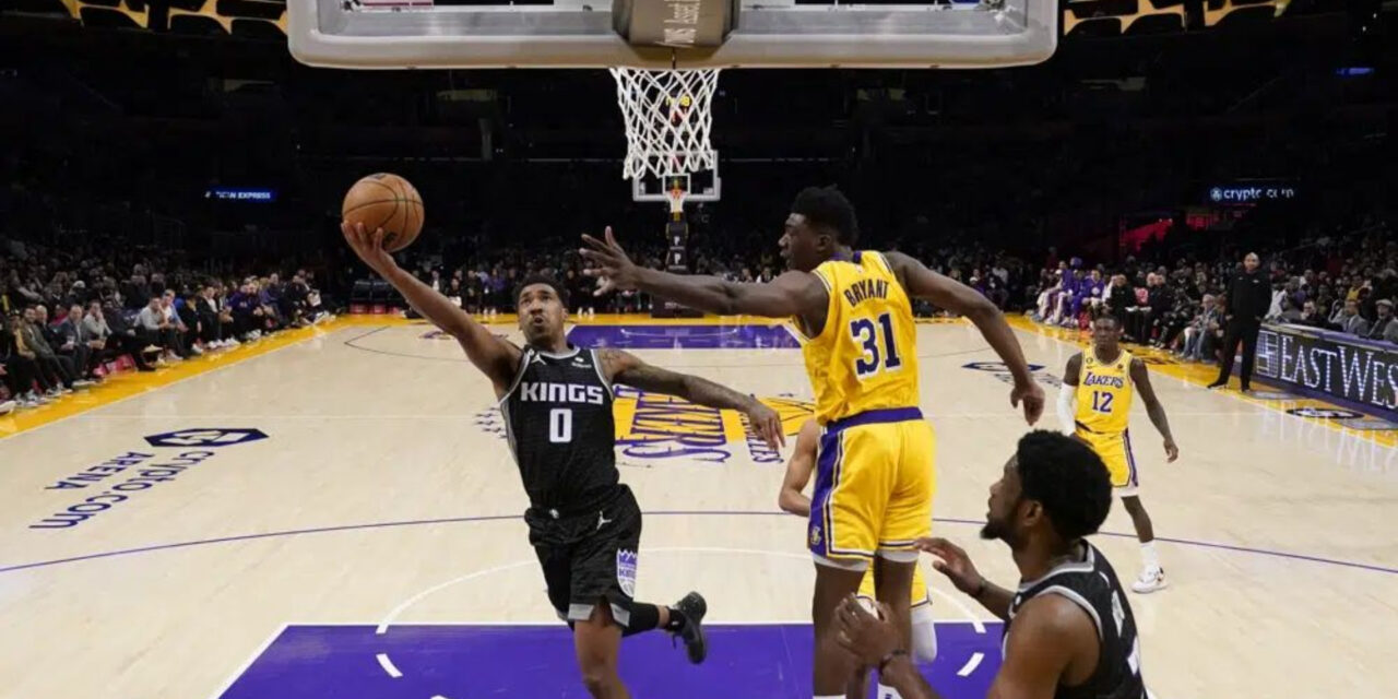 Kings derrotan a Lakers 116-111 en su 5ta victoria seguida