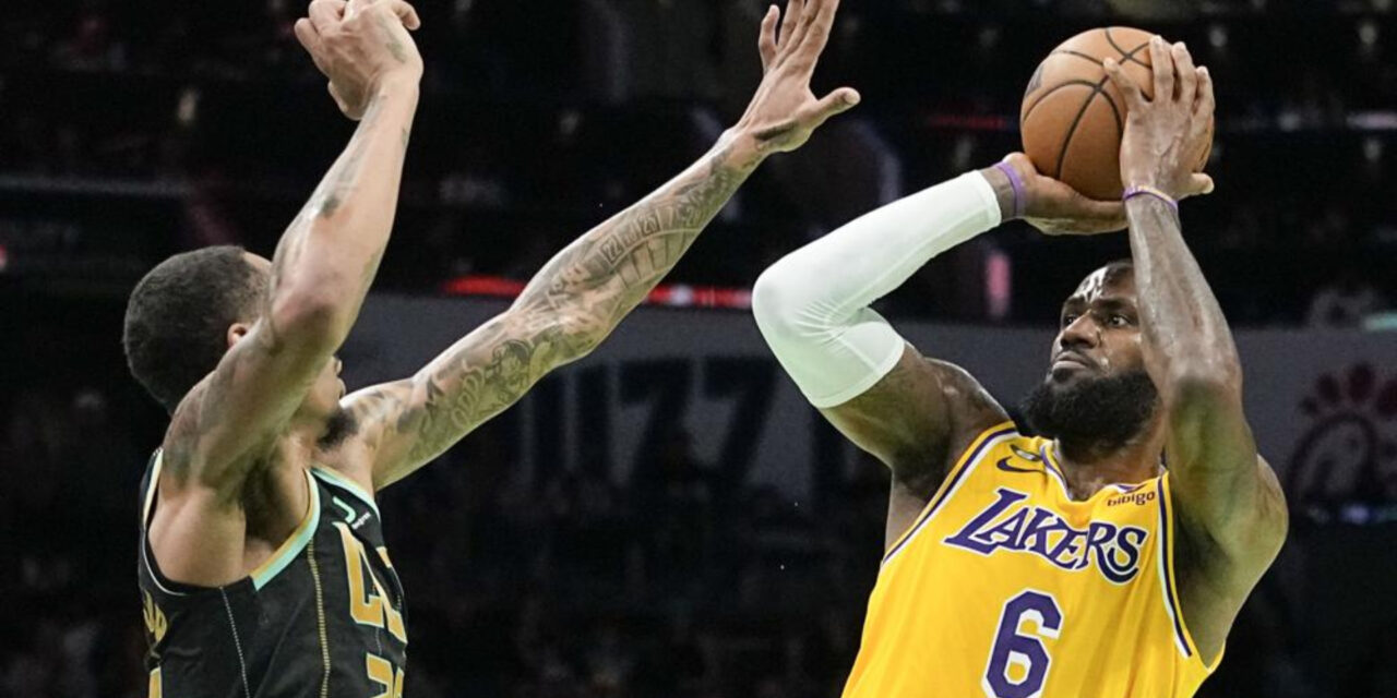 Con 43 puntos de James, Lakers superan 121-115 a Hornets