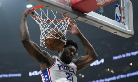 Embiid anota 41 puntos, 76ers dominan a Clippers