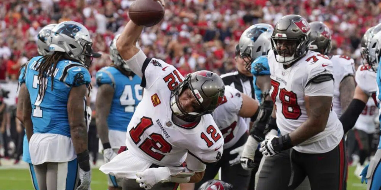 Buccaneers remontan y ganan 30-24 a Panthers