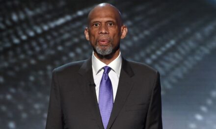 Abdul-Jabbar dice que Martin Luther King le inspiró en su carrera literaria