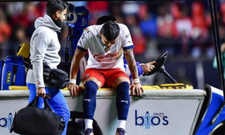 Chivas descarta lesión en los ligamentos de Alexis Vega