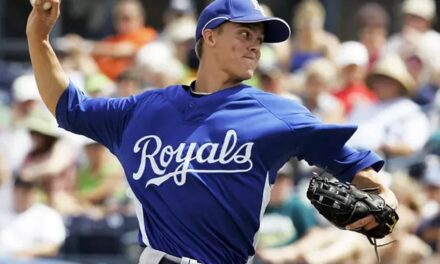 Greinke seguirá en Reales al pactar por un año