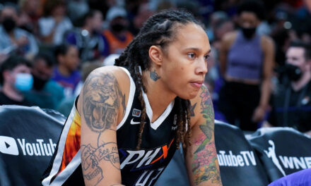 Brittney Griner firma contrato con equipo WNBA