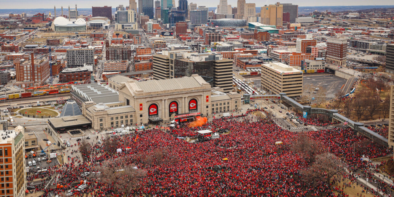 ‘Nuestra propia dinastía’: Chiefs celebran título de la NFL