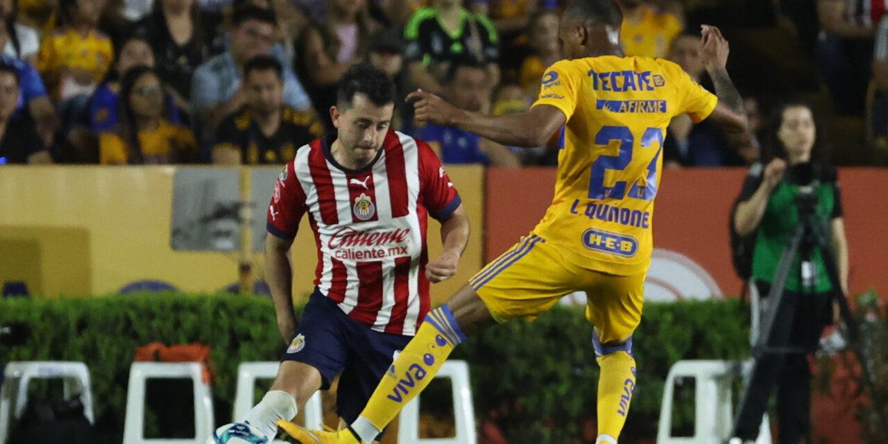 Chivas le pega a Tigres 