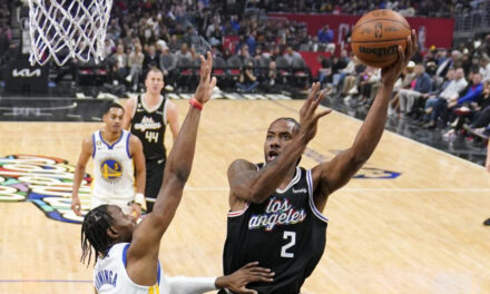 Leonard lidera a los Clippers en victoria sobre los Warriors