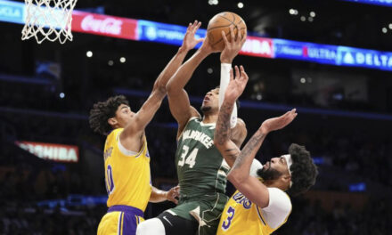 Bucks encadena su 9no triunfo ante unos Lakers sin LeBron