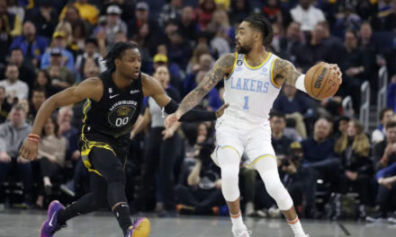 Russell brilla en su regreso a Lakers, que ganan a Warriors