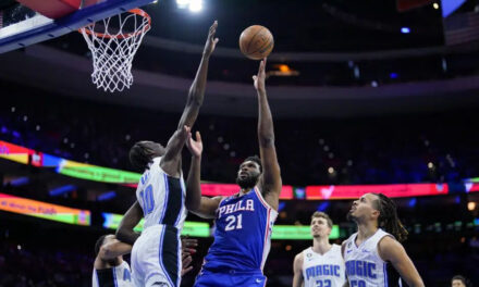 Embiid y Harden dan triunfo a 76ers sobre Magic