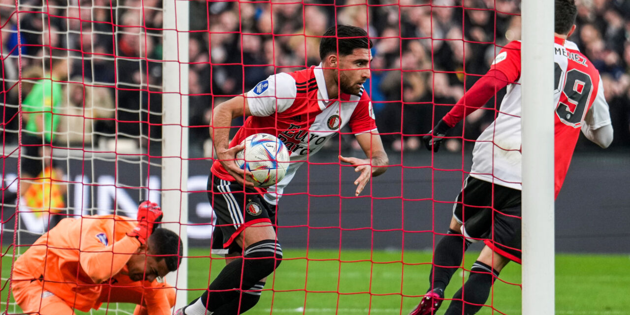 Giménez y Feyenoord rescatan empate ante PSV