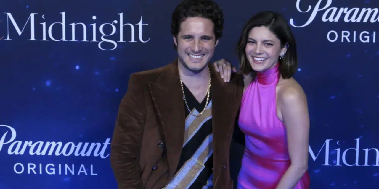 Diego Boneta y Monica Barbaro viven romance en “At Midnight”