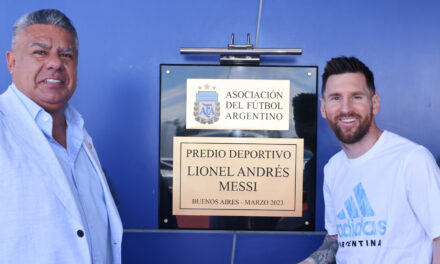 Selección de Argentina rinde homenaje a Lionel Messi