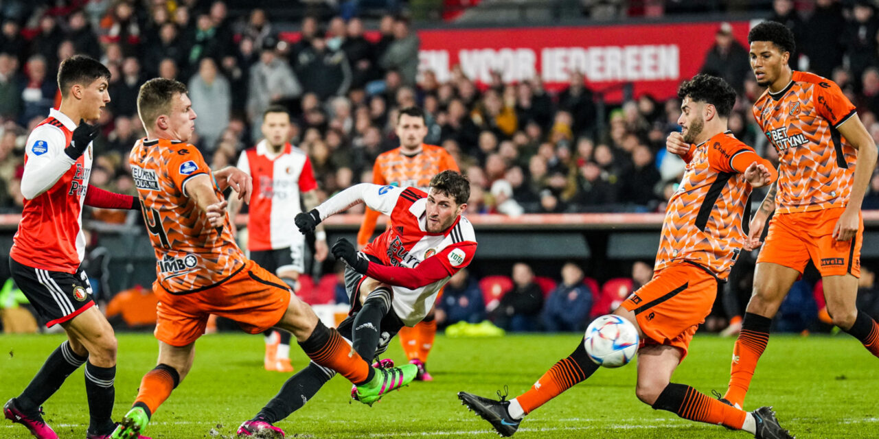 Giménez encabeza remontada del Feyenoord