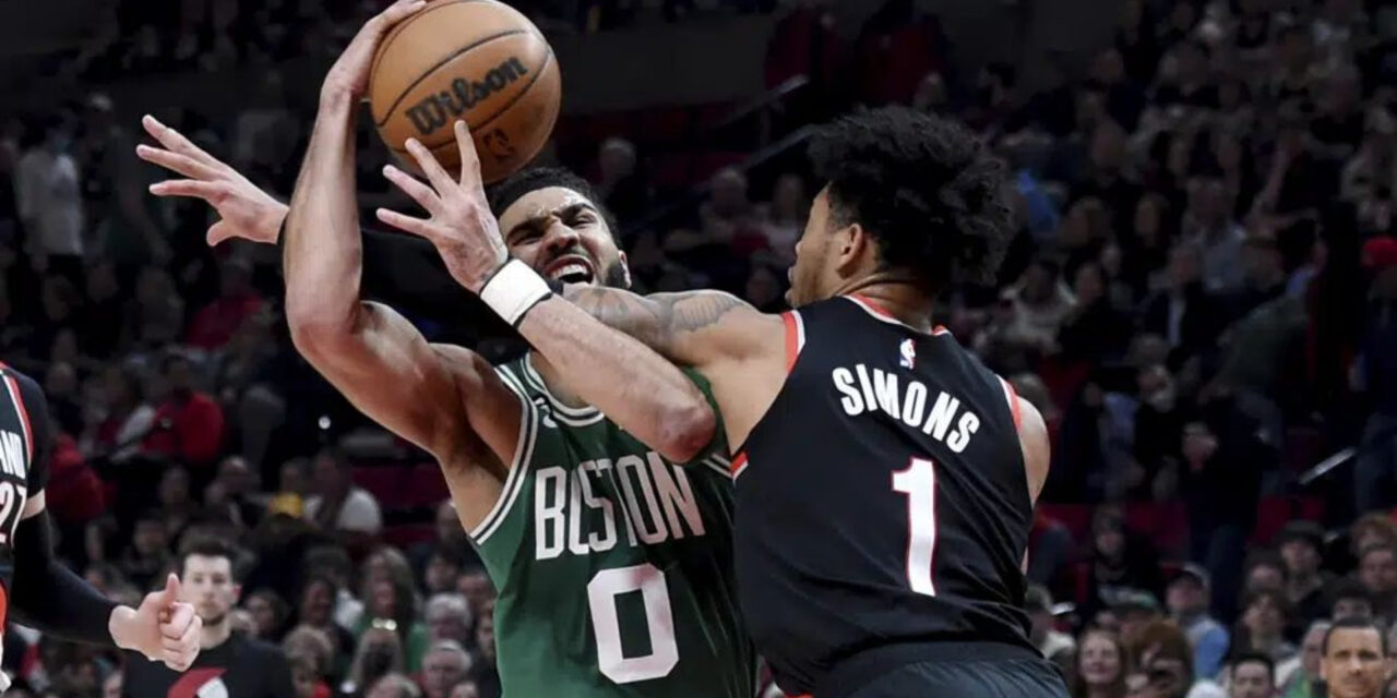 Tatum anota 34 y Celtics frenan a Blazers para ganar 126-112