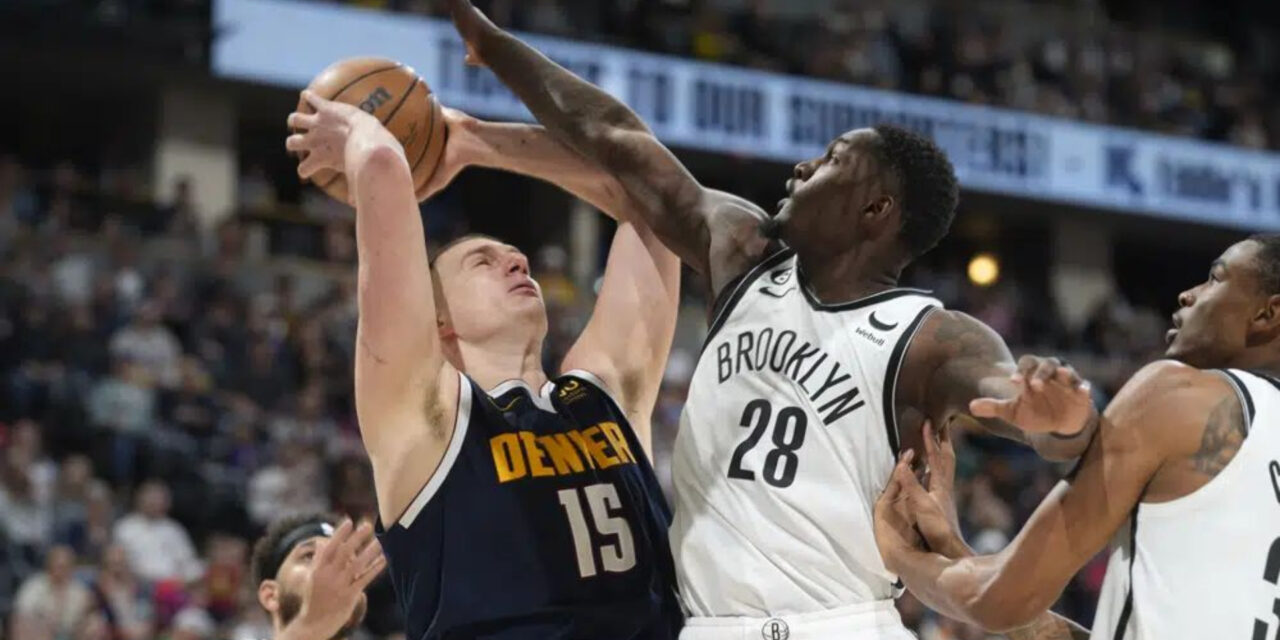 Nets derrotan a Nuggets, a pesar de triple doble de Jokic