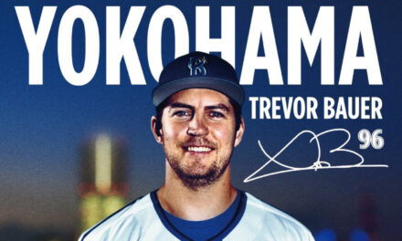 Trevor Bauer firma con Yokohama BayStars de Japón