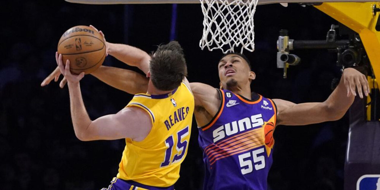 Lakers frenan mala racha y vencen 122-111 a Suns