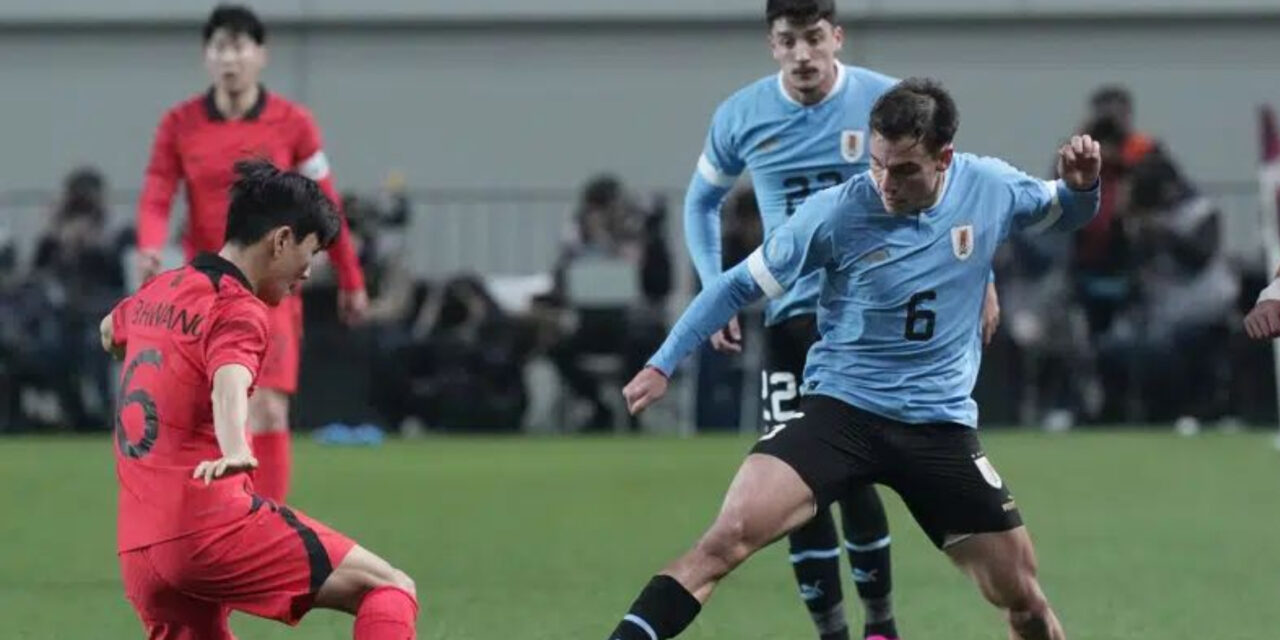 Klinsmann sigue sin ganar con Corea; Uruguay gana 2-1