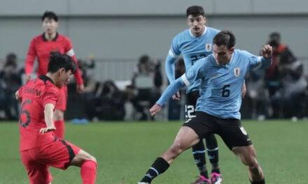 Klinsmann sigue sin ganar con Corea; Uruguay gana 2-1