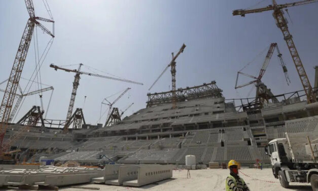 Propuesta instará a FIFA compensar a trabajadores en Qatar