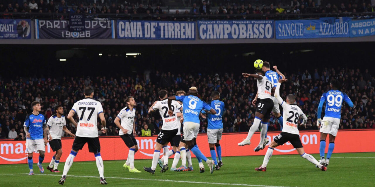 Napoli supera al Atalanta; extiende ventaja en el liderato