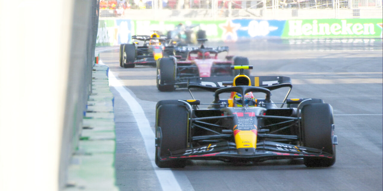 Checo Pérez supera a Verstappen y Leclerc en Sprint