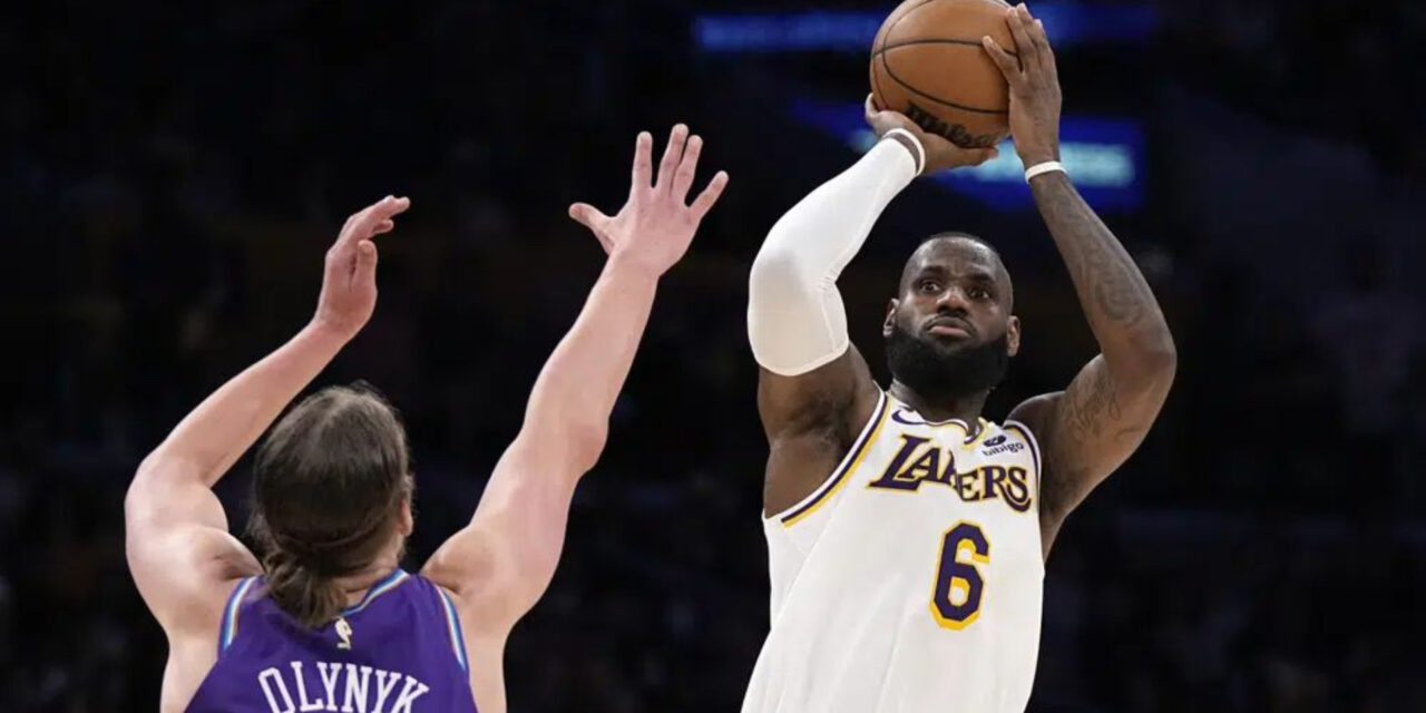 James anota 38 y Lakers vencen 128-117 a Utah