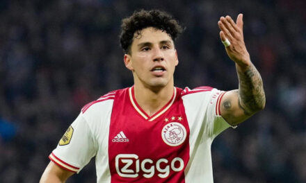Con un gol de Jorge Sánchez, Ajax se impone