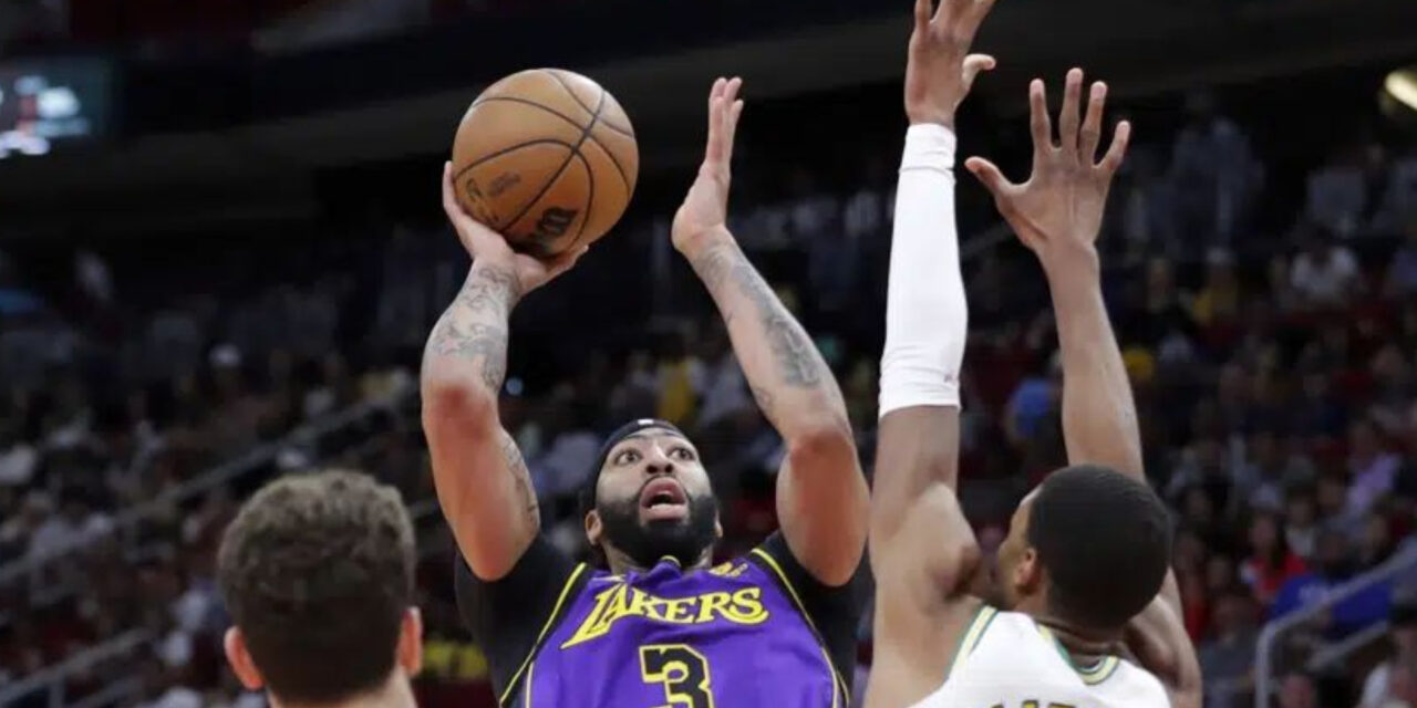 Davis brilla con 40 puntos; Lakers aplastan a Rockets
