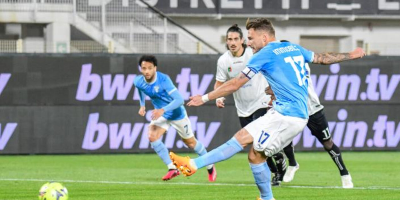 El Lazio pone cerco al segundo puesto y complica al Spezia