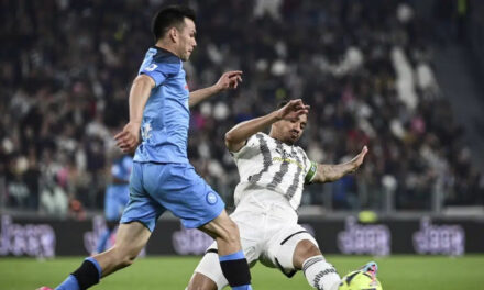 Napoli vence a Juve y se acerca a título de la Serie A