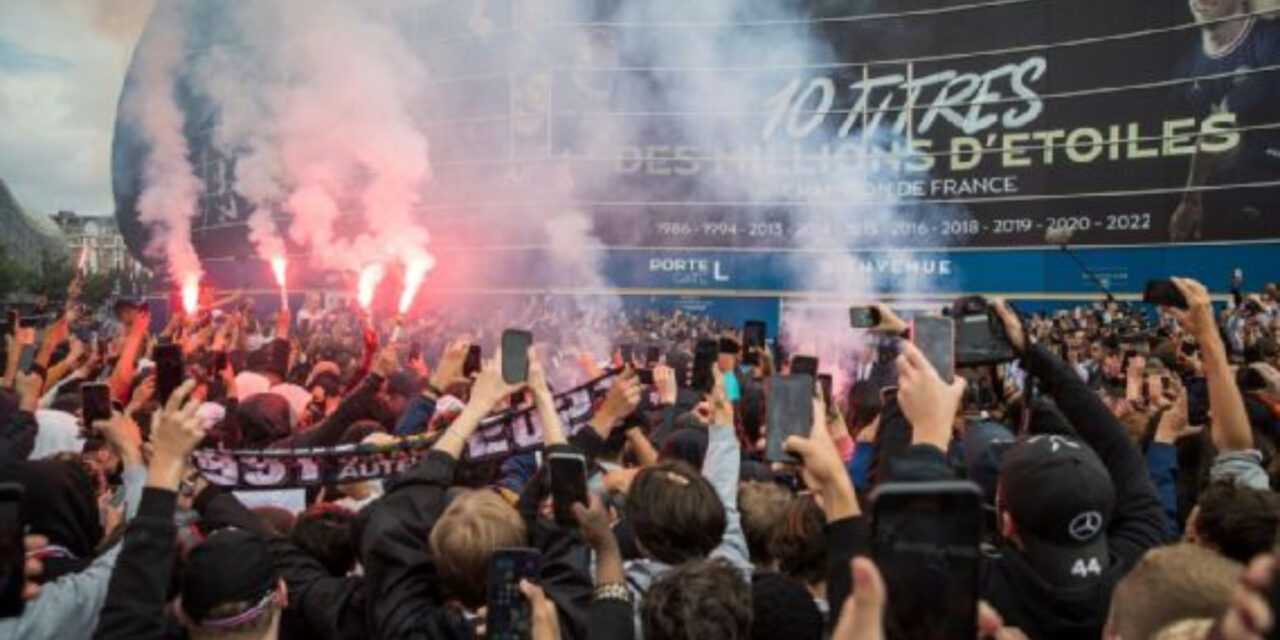 PSG: Fans arrementen contra Messi y piden dimisión de la directiva