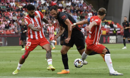 Triplete de Lázaro Vinícius y gran paso del Almería hacia la permanencia