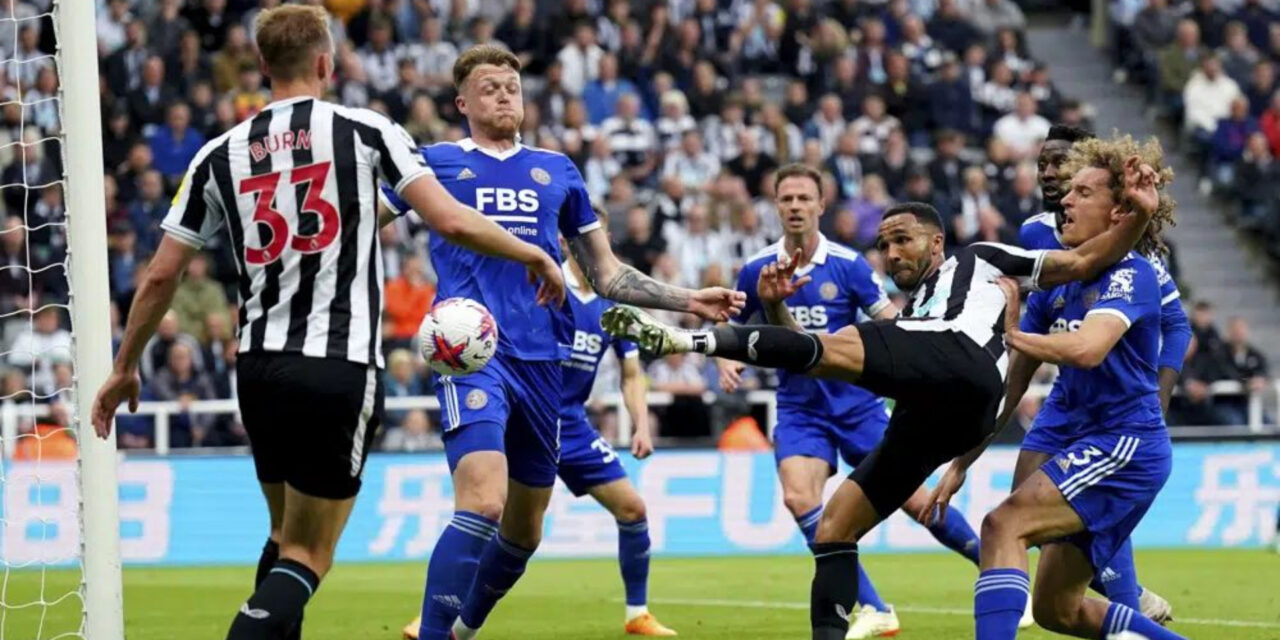 Newcastle vuelve a la Liga de Campeones tras empatar con Leicester