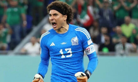 FIFA recuerda las atajadas mundialistas de Guillermo Ochoa