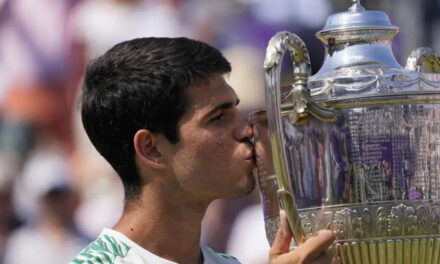 Alcaraz se consagra en Queen’s Club y recupera el número 1 previo a Wimbledon
