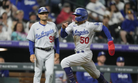 Dodgers se llevan serie en Denver con paliza