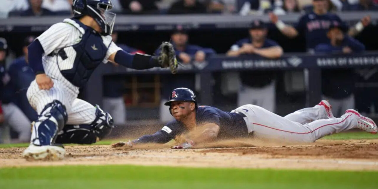 Devers y Hernández guían a Medias Rojas a victoria de 3-2 sobre Yankees