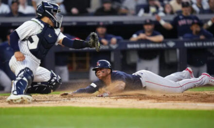 Devers y Hernández guían a Medias Rojas a victoria de 3-2 sobre Yankees