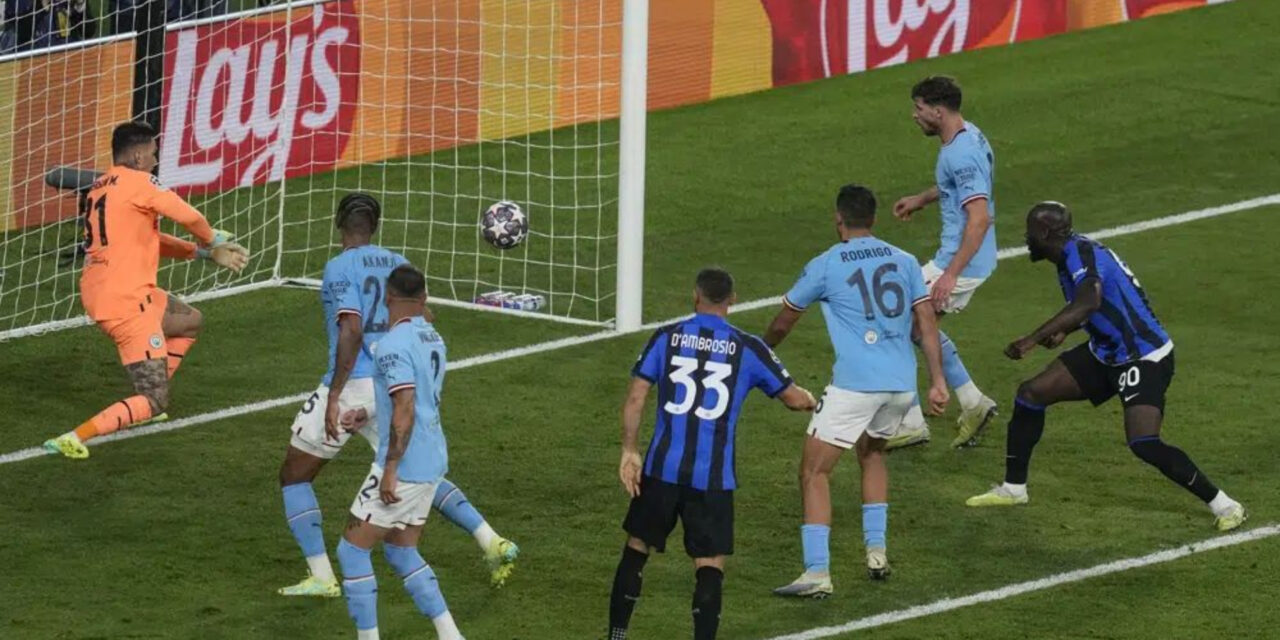 Mala fortuna y falla de Lukaku al final condenan al Inter en duelo decisivo