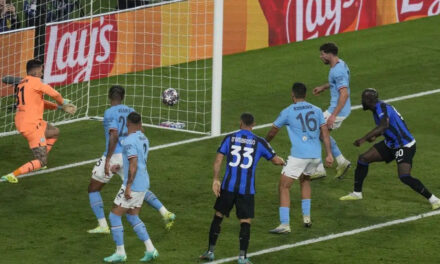 Mala fortuna y falla de Lukaku al final condenan al Inter en duelo decisivo