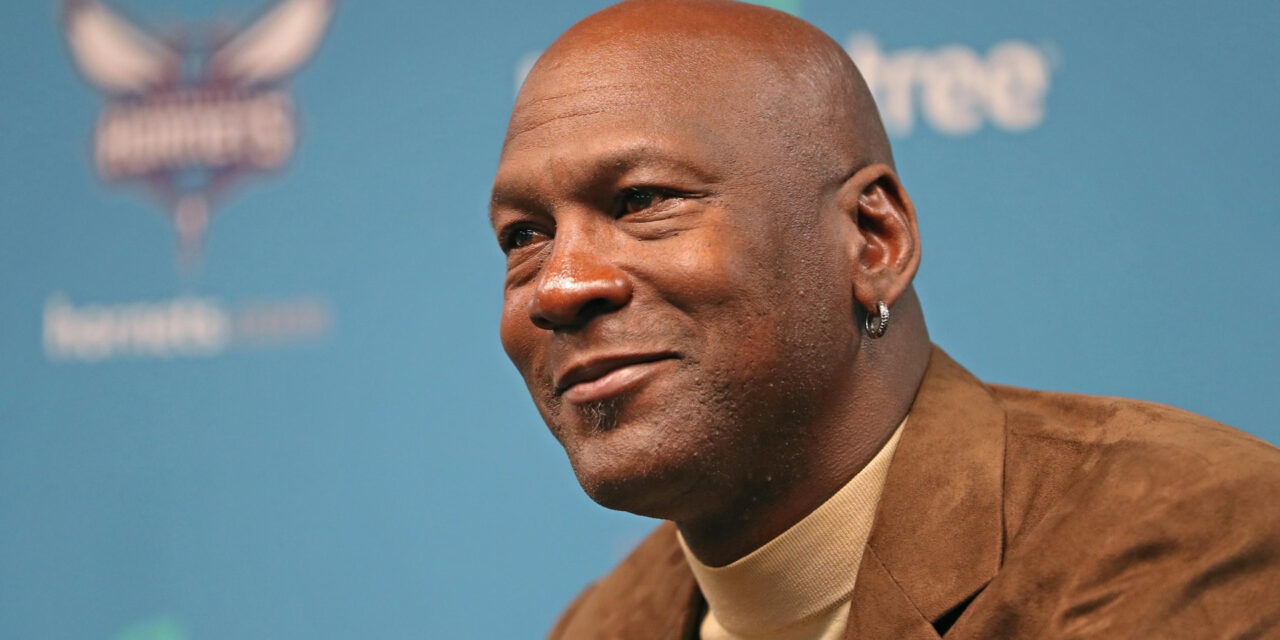 Michael Jordan venderá su participación mayoritaria en los Hornets de Charlotte