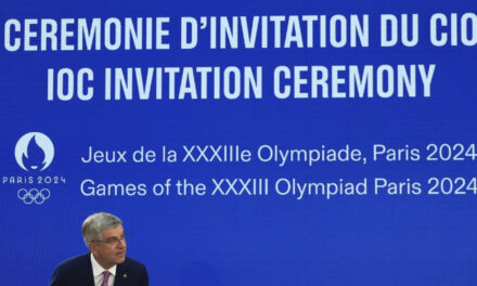 Presidente del COI evoca a John Lennon a un año de los Juegos Olímpicos de París